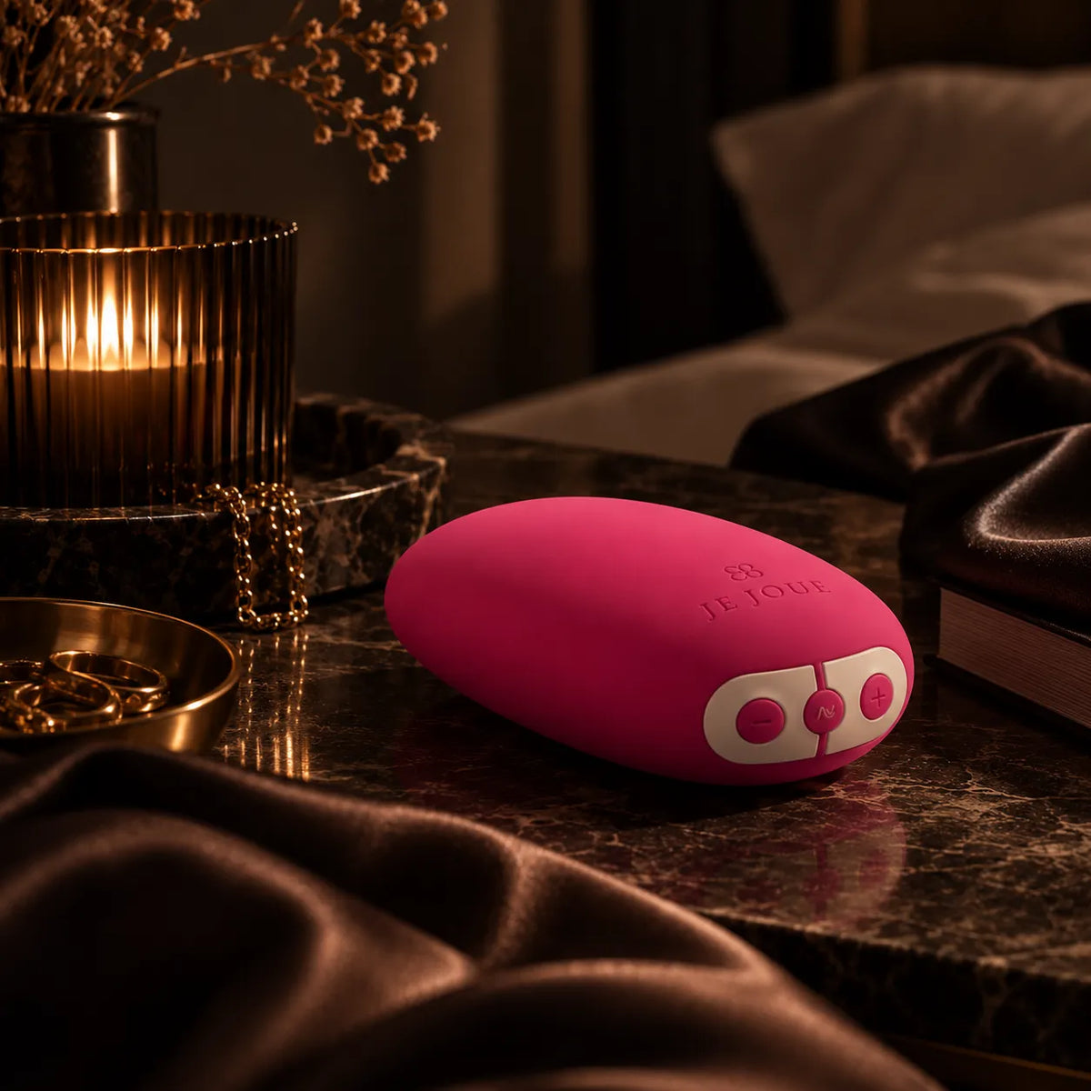 JE JOUE Mimi clitoral vibrator in a luxury bedside setting